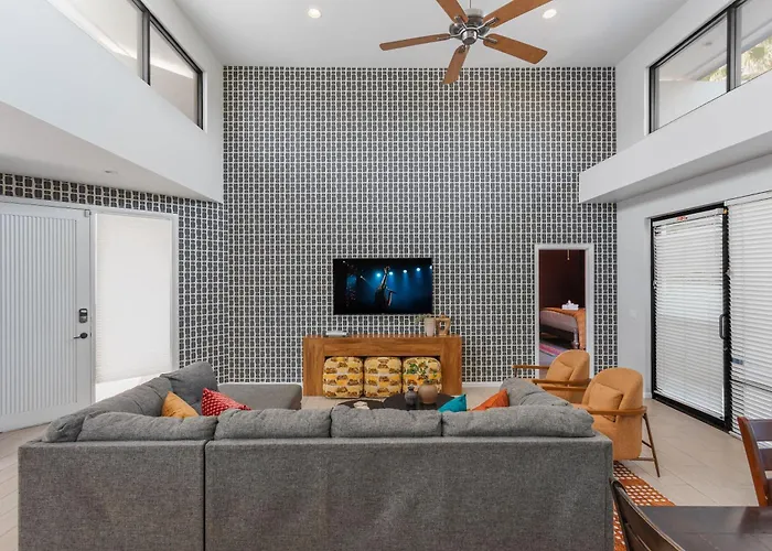 Zeta - Private Balcony - In Old Town * Scottsdale